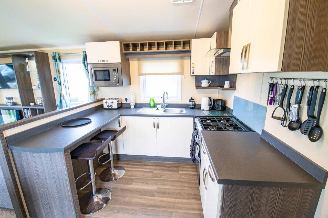 Big Skies Platinum Plus Holiday Home With Wifi, Netflix, Dishwasher, Decking Camber Экстерьер фото