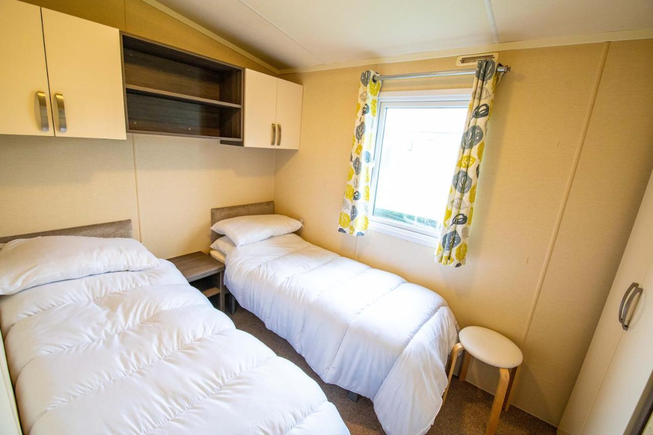 Big Skies Platinum Plus Holiday Home With Wifi, Netflix, Dishwasher, Decking Camber Экстерьер фото