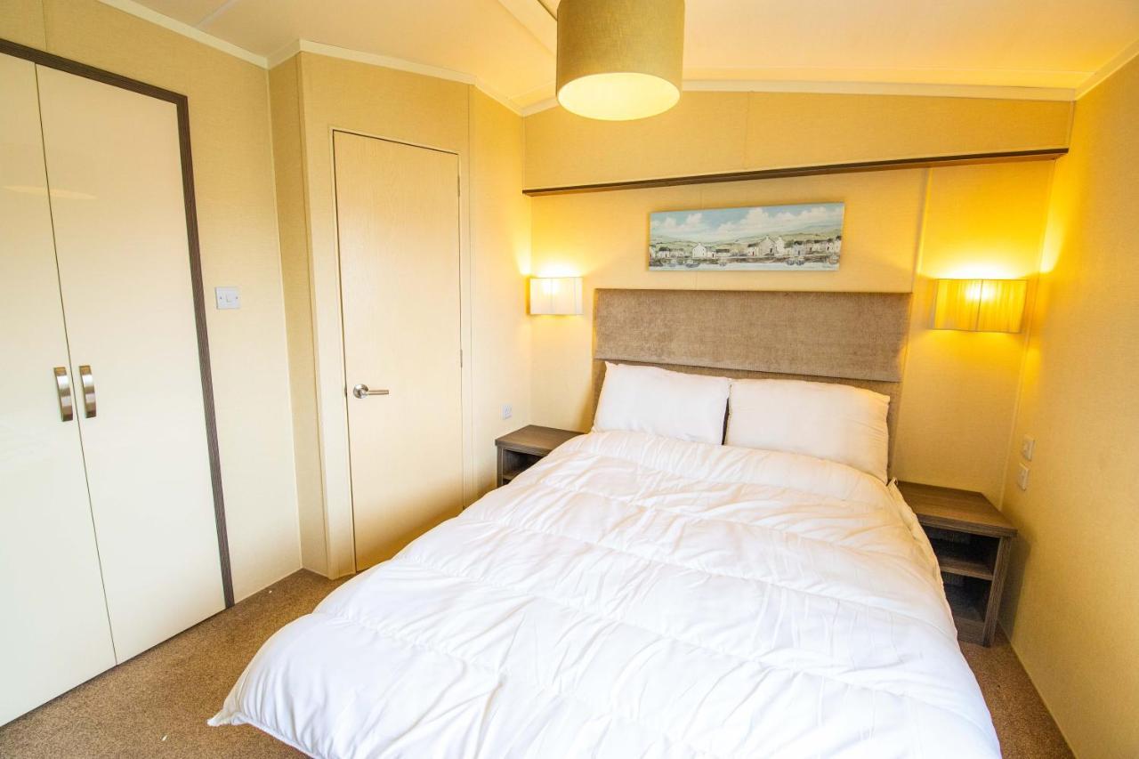 Big Skies Platinum Plus Holiday Home With Wifi, Netflix, Dishwasher, Decking Camber Экстерьер фото