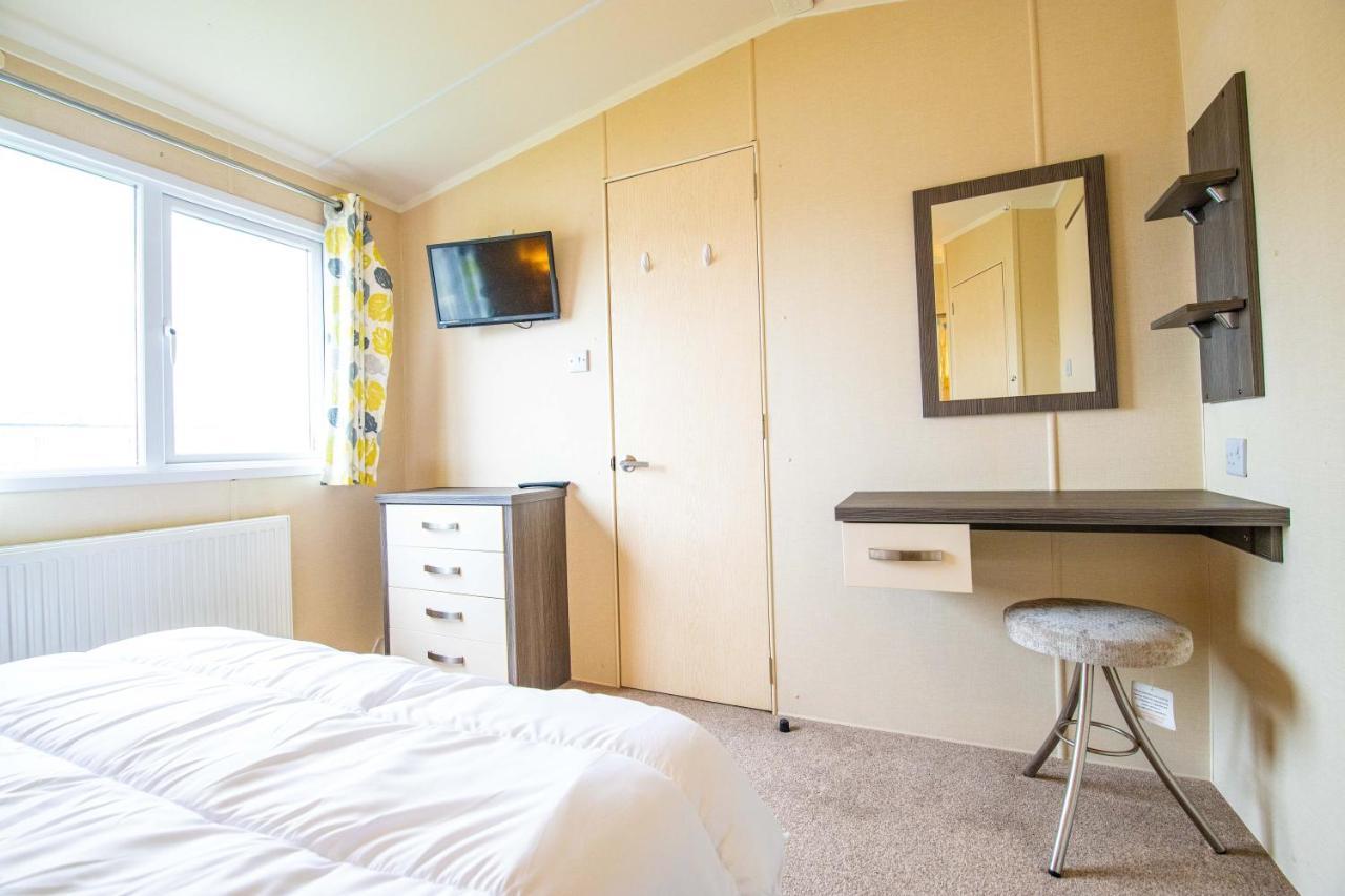 Big Skies Platinum Plus Holiday Home With Wifi, Netflix, Dishwasher, Decking Camber Экстерьер фото